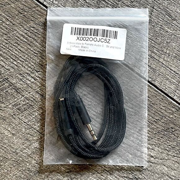NWT! Black, 3.5mm Male-to-Female Audio Cable. 27-Inches Total Length. - Picture 1 of 3